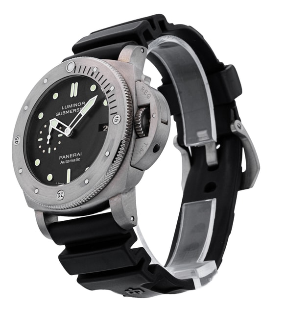 Panerai Luminor Submersible PAM00305 Image 2